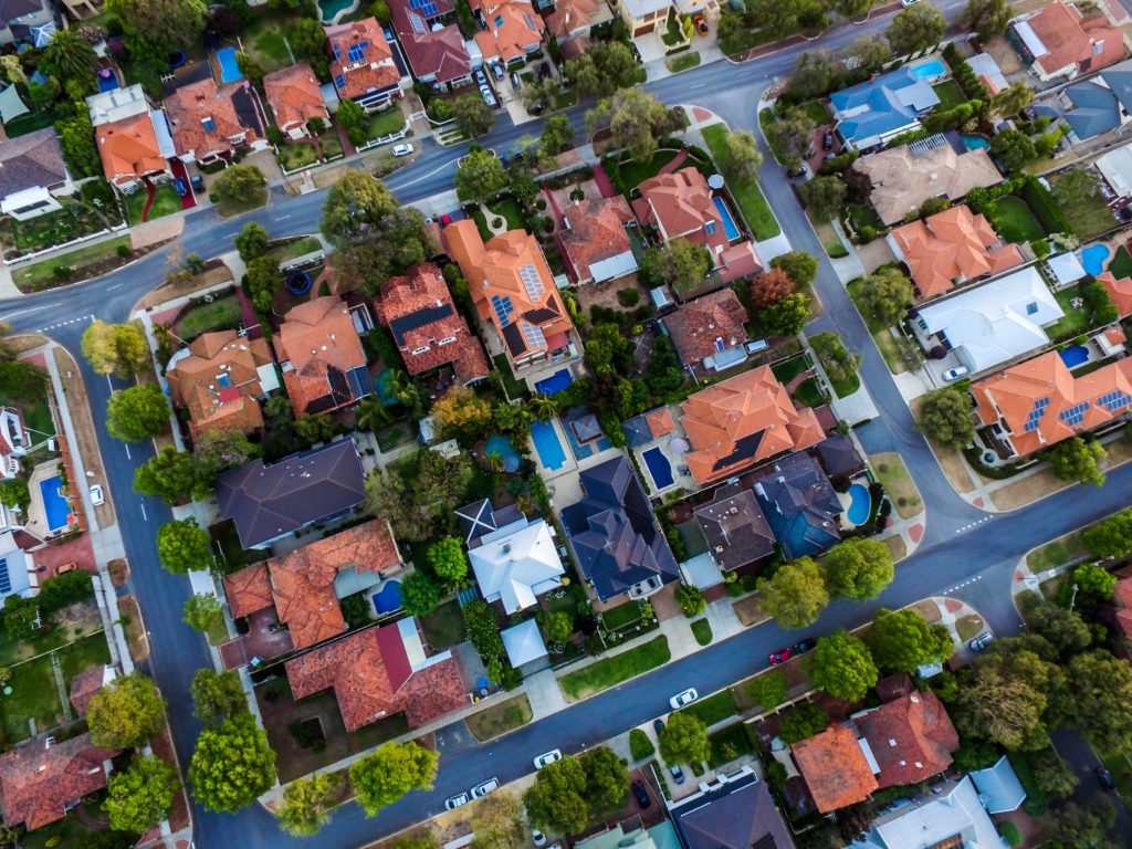 maximillian-conacher-sPpe2D7VbpM-unsplash-1024x768 what is a property covenant