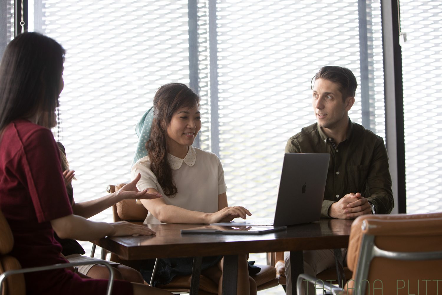 How does a mortgage broker get paid?